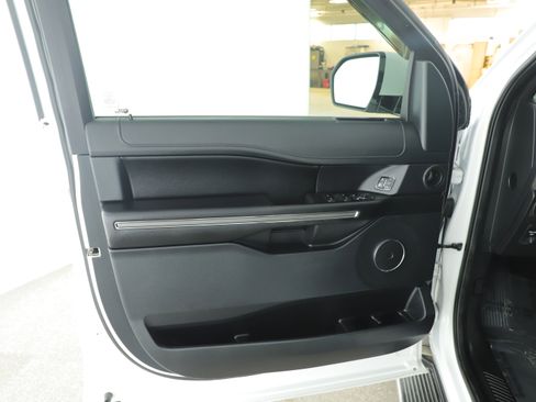 Used 2020 Ford Expedition XLT w/ Equipment Group 202A image 7