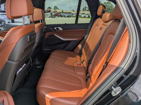 Used 2022 BMW X5 sDrive40i w/ M Sport Package RWD image 14