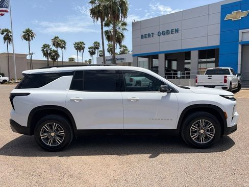 Used 2026 Chevrolet Traverse LT w/ Driver Confidence Package FWD image 4