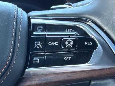 Used 2022 Jeep Grand Cherokee Summit w/ Luxury Tech Group V image 20