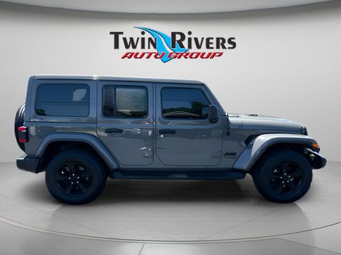 Used 2020 Jeep Wrangler Unlimited Sahara AWD/4WD image 5