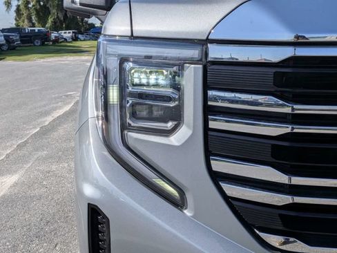 Used 2025 GMC Sierra 1500 SLT AWD/4WD image 9