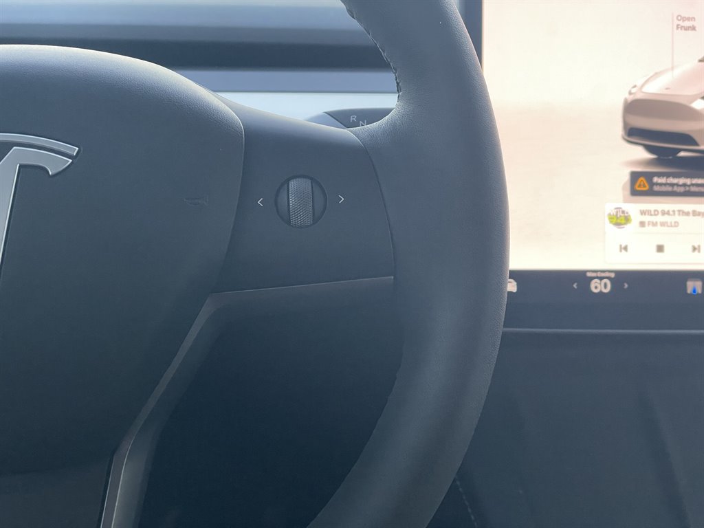Used 2024 Tesla Model Y Long Range AWD/4WD image 31
