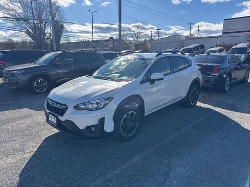 Used 2023 Subaru Crosstrek 2.0i Premium image 3