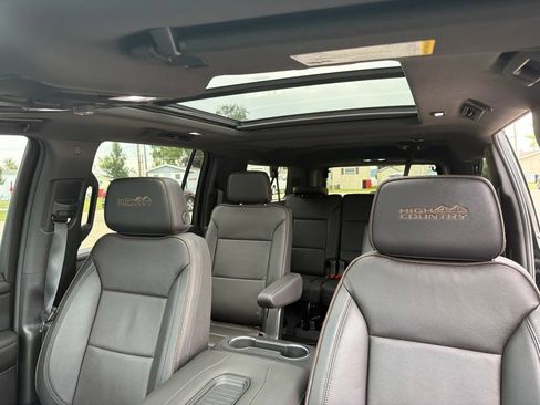 Used 2024 Chevrolet Suburban High Country AWD/4WD image 14
