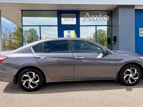 Used 2017 Honda Accord LX image 3