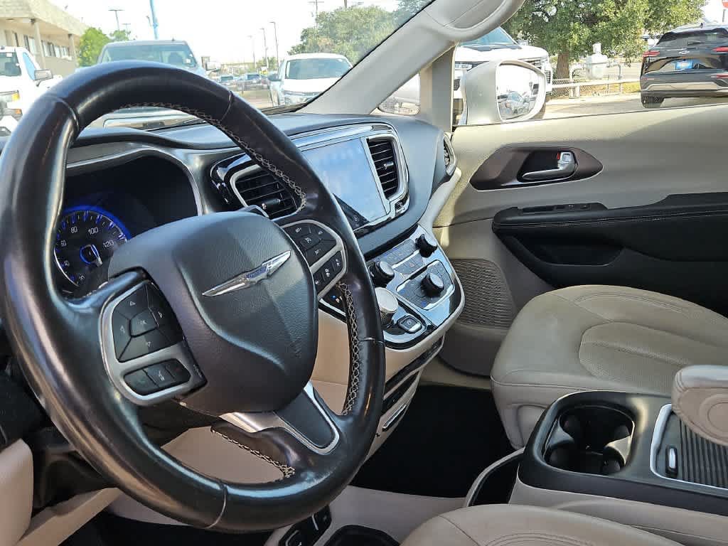 Used 2020 Chrysler Pacifica Touring-L Plus w/ Tire & Wheel Group FWD image 10