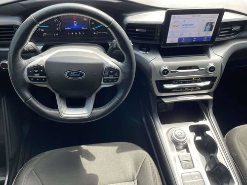 Used 2022 Ford Explorer XLT RWD image 4