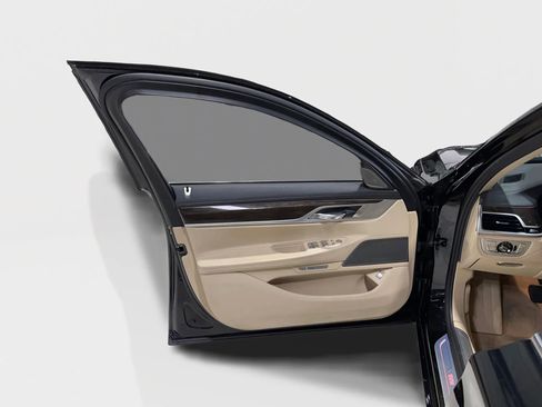 Used 2018 BMW 740i image 16