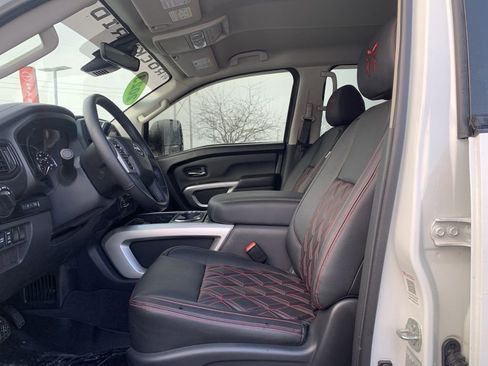 Certified 2023 Nissan Titan SV w/ SV Convenience Package image 11