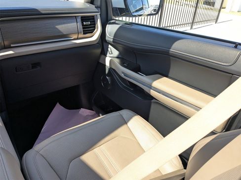 Used 2024 Ford Expedition Max Limited image 19