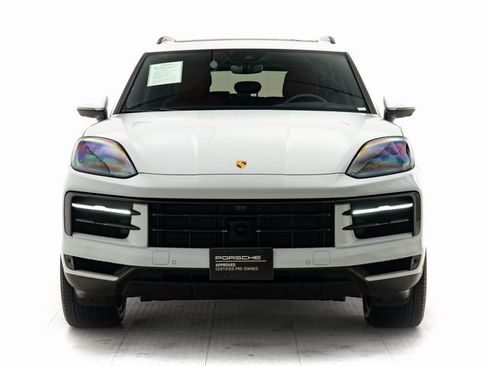 Used 2025 Porsche Cayenne image 32