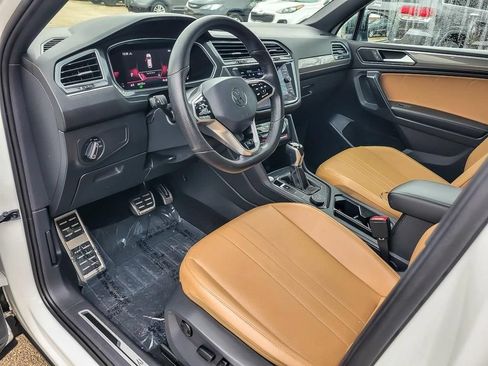 Used 2022 Volkswagen Tiguan SE R-Line AWD/4WD image 9
