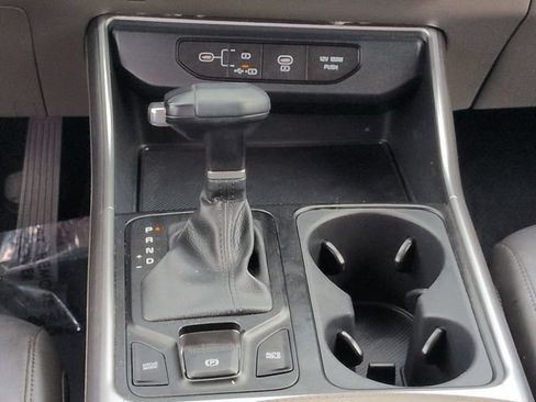 Used 2025 Kia Carnival FWD image 18