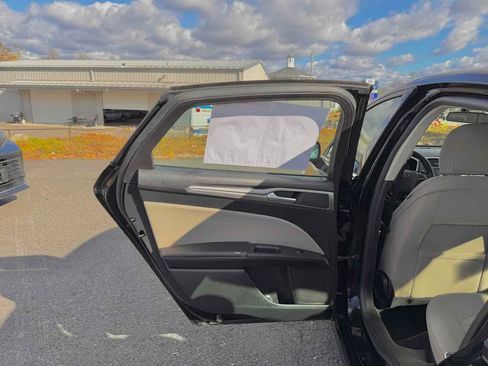 Used 2018 Ford Fusion S image 15