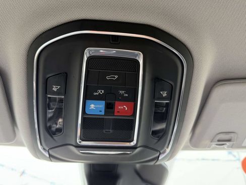 Certified 2023 Jeep Grand Cherokee Limited w/ Black Appearance Package AWD/4WD image 38