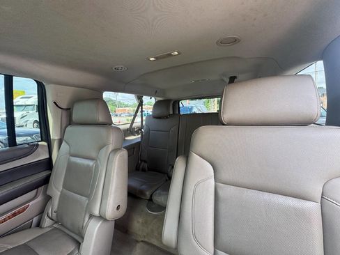Used 2015 Chevrolet Suburban LTZ RWD image 11