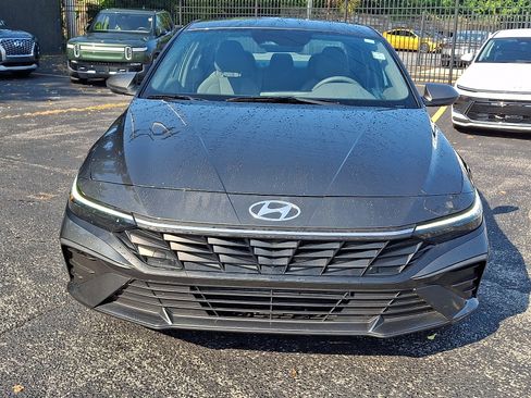 Certified 2024 Hyundai Elantra SEL FWD image 2