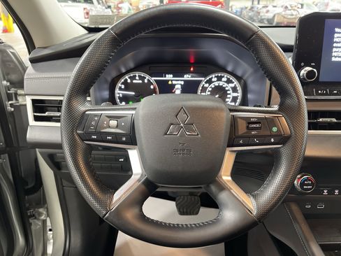 Used 2024 Mitsubishi Outlander SE image 18