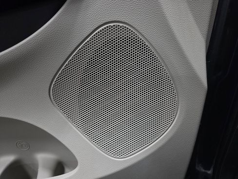 Used 2015 Chrysler Town & Country Touring-L w/ Driver Convenience Group image 30