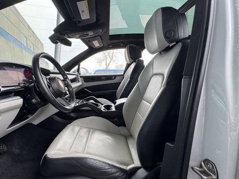 Used 2024 Porsche Cayenne image 19