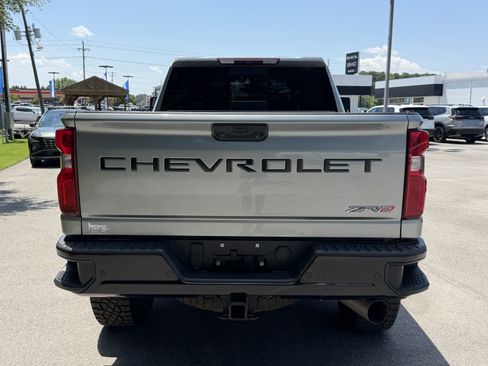 Used 2024 Chevrolet Silverado 2500 ZR2 AWD/4WD image 9