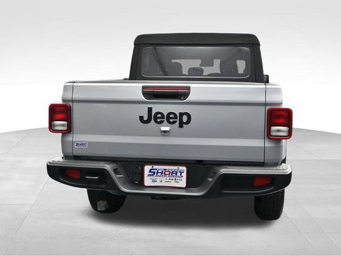 Used 2024 Jeep Gladiator Sport AWD/4WD image 4