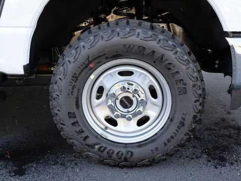 New 2026 Ford F250 XL w/ XL Off-Road Package image 11