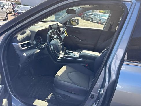 Used 2022 Toyota Highlander LE FWD image 16