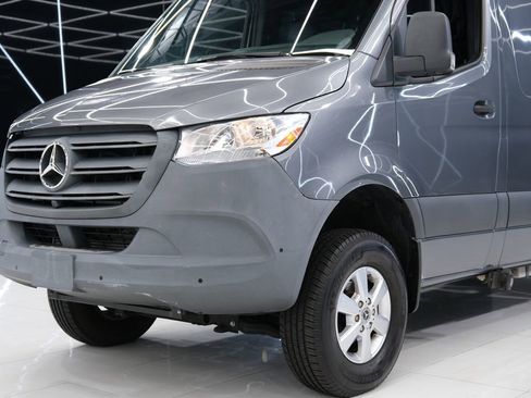 Used 2021 Mercedes-Benz Sprinter 2500 image 4