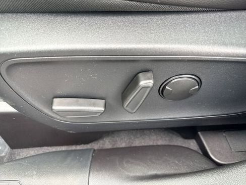 New 2026 Ford Escape SE w/ PHEV Premium Package FWD image 12