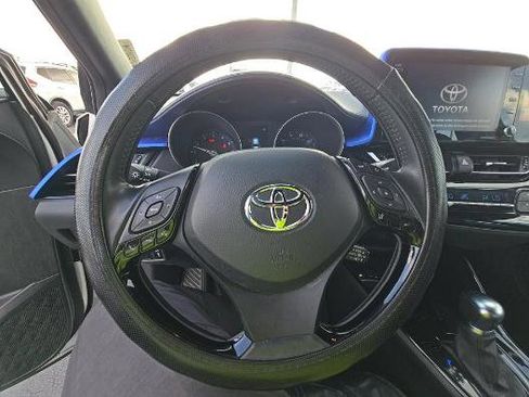 Used 2021 Toyota C-HR XLE FWD image 5