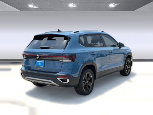 New 2026 Volkswagen Taos SE FWD image 9