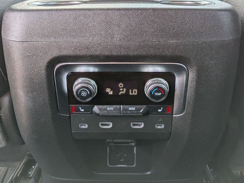 Used 2024 GMC Yukon XL Denali AWD/4WD image 23