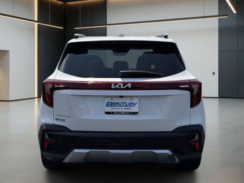 Used 2024 Kia Seltos EX FWD image 5