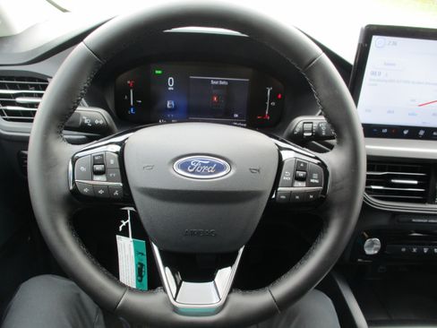 New 2025 Ford Escape SE image 13