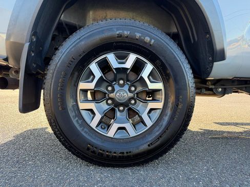 Used 2020 Toyota Tacoma TRD Off-Road w/ TRD Premium Off Road Package image 29