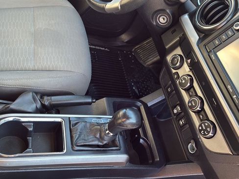 Used 2019 Toyota Tacoma SR5 AWD/4WD image 17