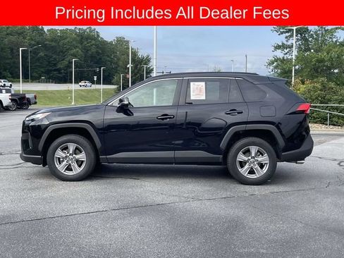 Used 2025 Toyota RAV4 XLE AWD/4WD image 2