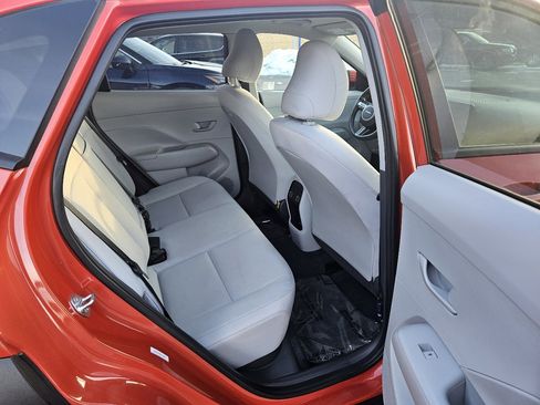 Used 2025 Hyundai Kona SEL image 11