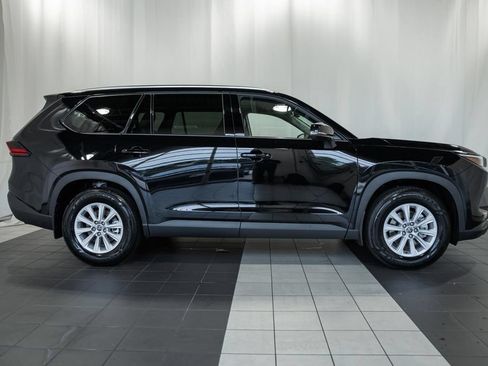 Used 2026 Toyota Grand Highlander AWD image 3
