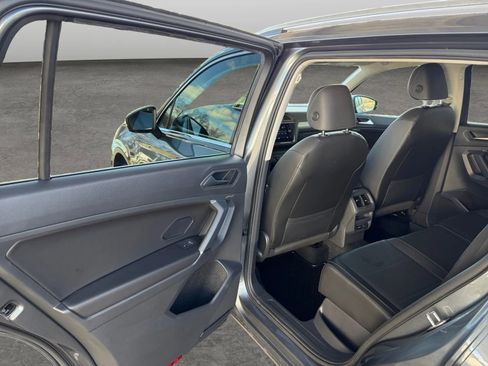 Used 2020 Volkswagen Tiguan SEL image 12