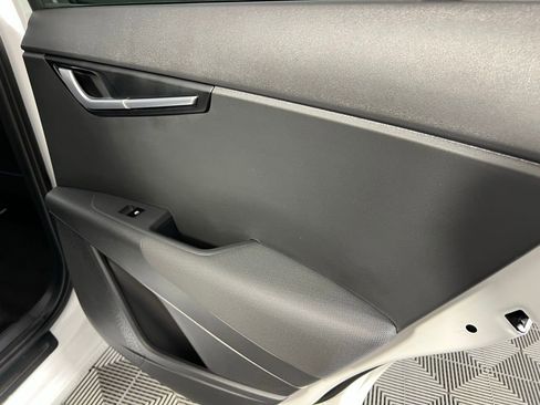 Used 2024 Kia Niro Wave image 33