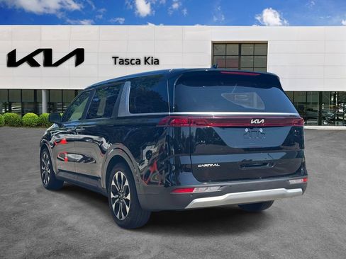 Used 2024 Kia Carnival EX FWD image 6