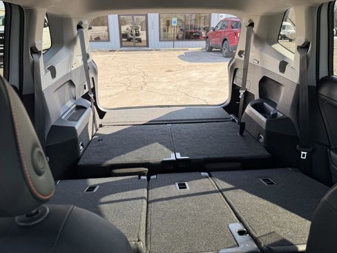 Used 2024 Volkswagen Tiguan Wolfsburg Edition image 38