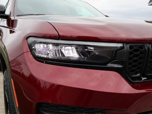 New 2025 Jeep Grand Cherokee Altitude image 4