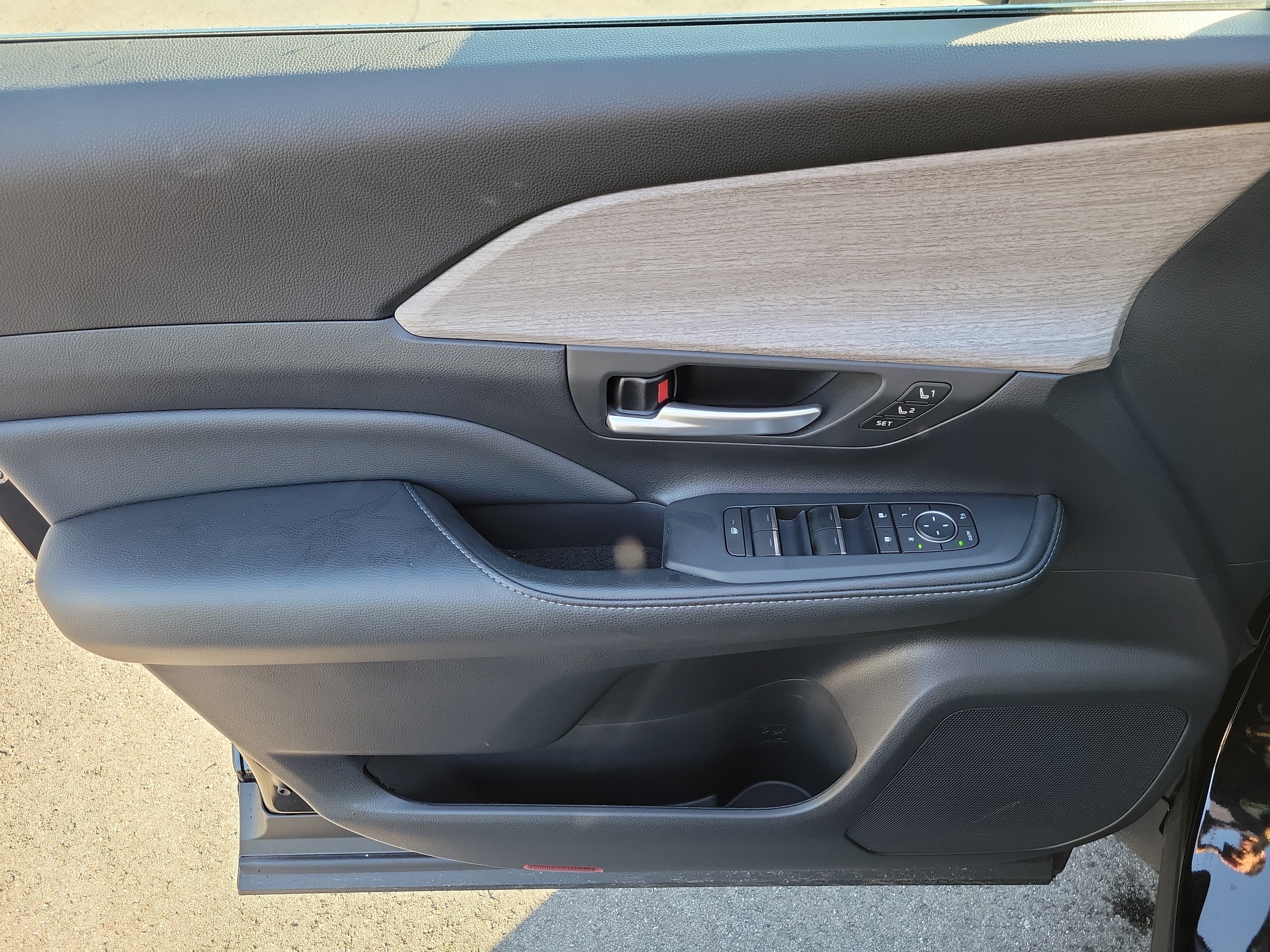 Used 2025 Toyota Grand Highlander AWD Hybrid image 21