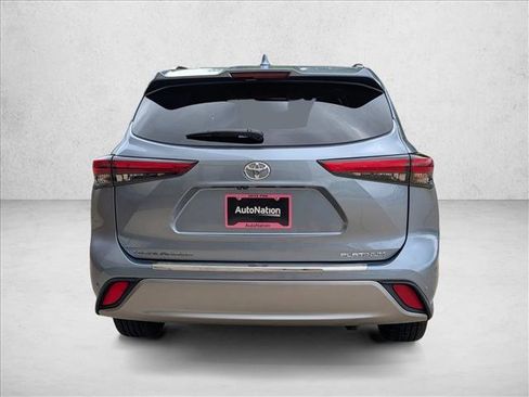 Used 2021 Toyota Highlander Platinum FWD image 7