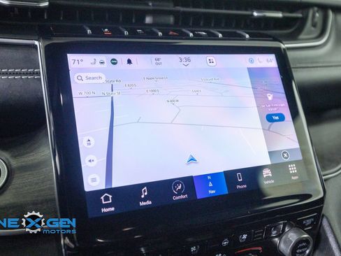 Used 2021 Jeep Grand Cherokee L Overland w/ Luxury Tech Group IV AWD/4WD image 19