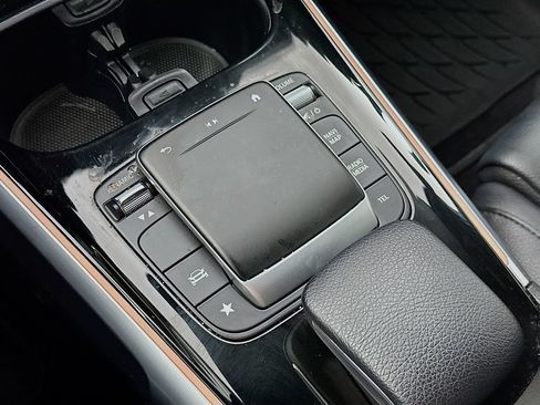 Used 2021 Mercedes-Benz GLB 250 w/ Premium Package image 19